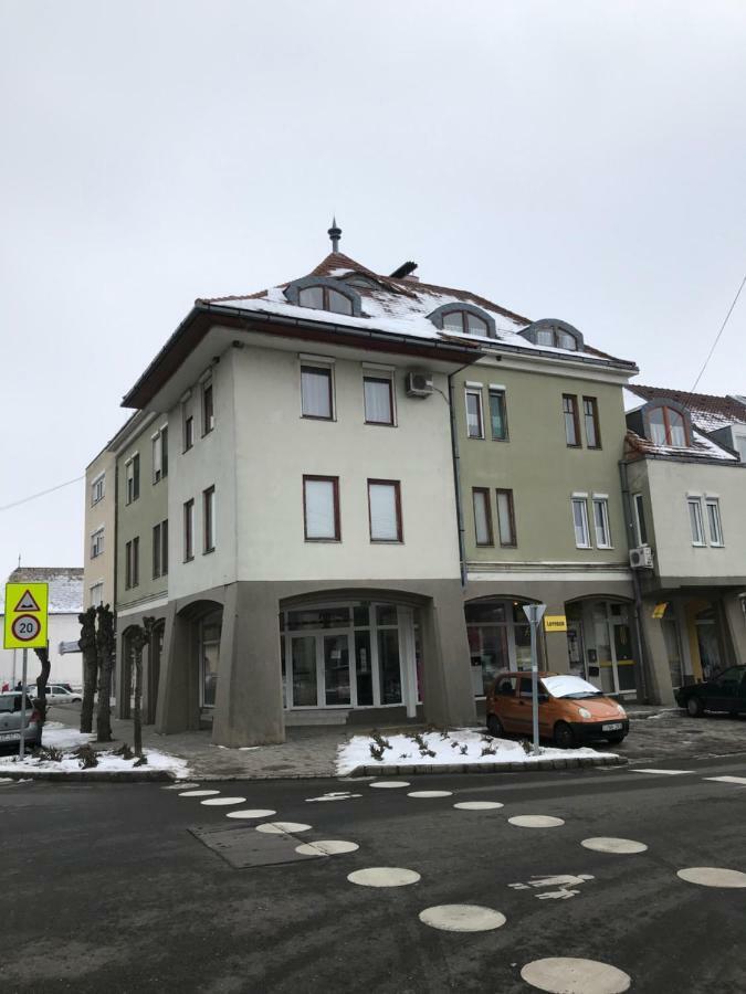 Gabor Pal 1 Apartman 2 Szoba Dunafoldvar Eksteriør bilde